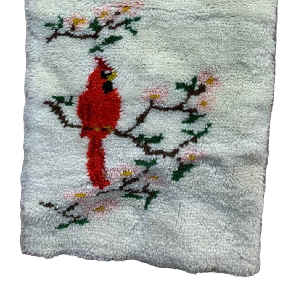 Vintage Handmade Acrylic Yarn Latch Hook Red Cardinal Bird Wall Hanging Rug Art - Picture 3 of 5